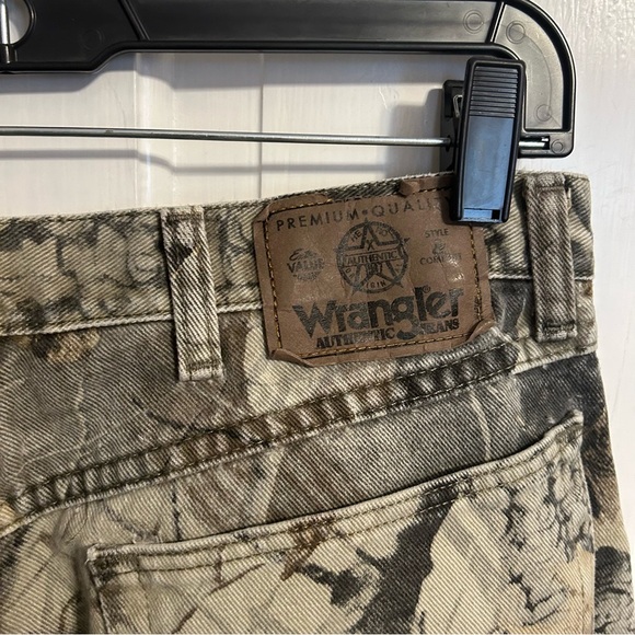 Wrangler Pants unisex size 18 Realtree Hardwoods Camo Double Knee Hunting woman' - Picture 5 of 8